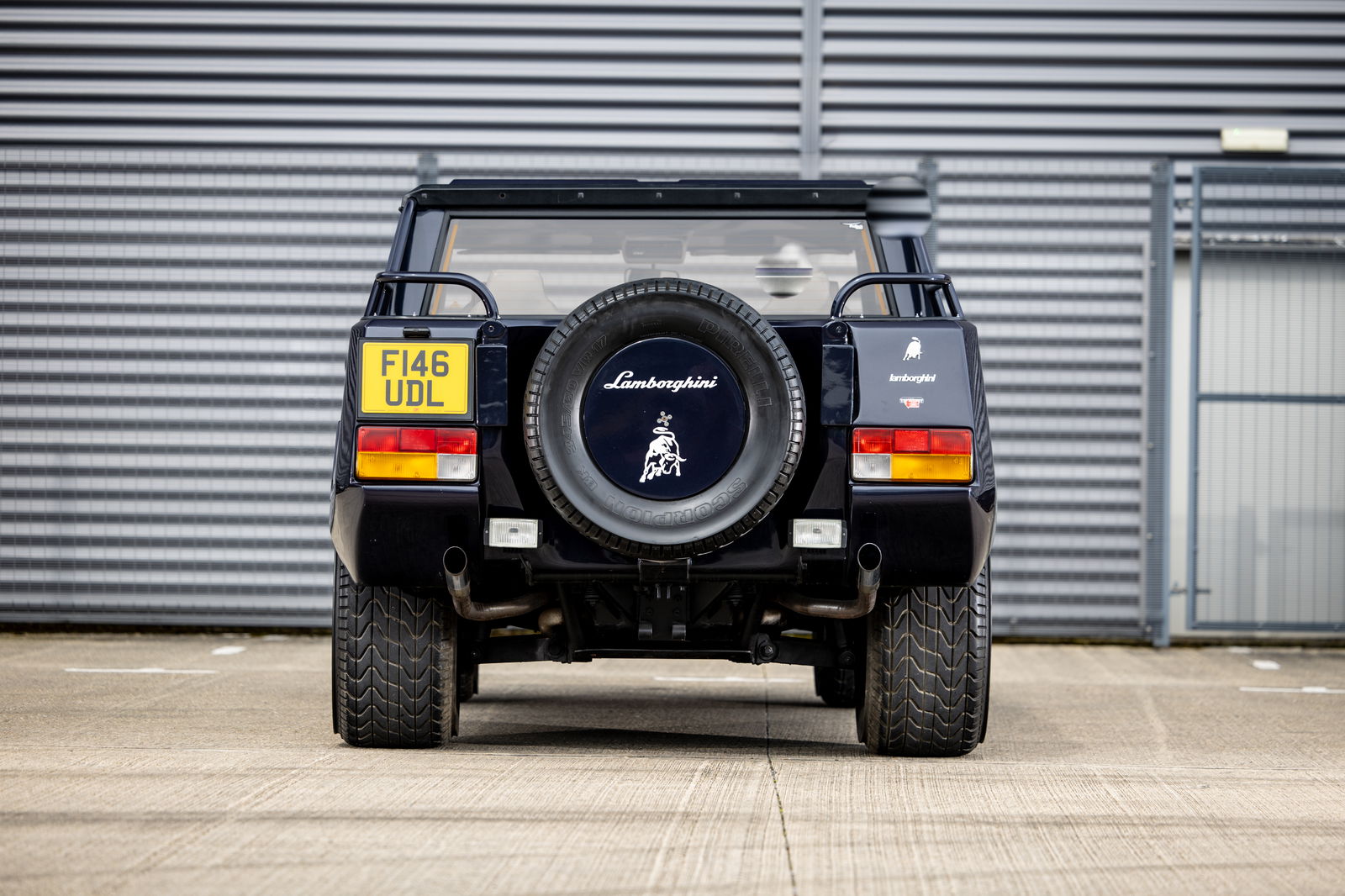 Lamborghini LM002 - rear